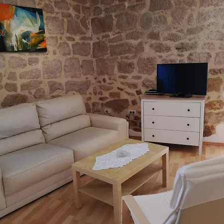 Nirvana Apartment *